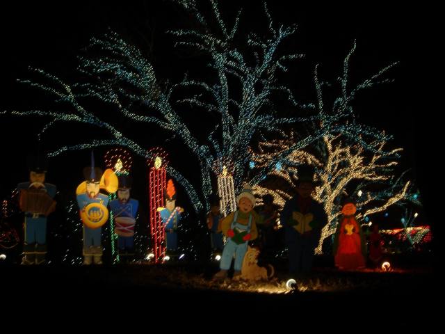 2005/12(Dec)/01(Christmas-Lights)/02(AustinTrail Lights)/640x480_2005-12-22-26.JPG